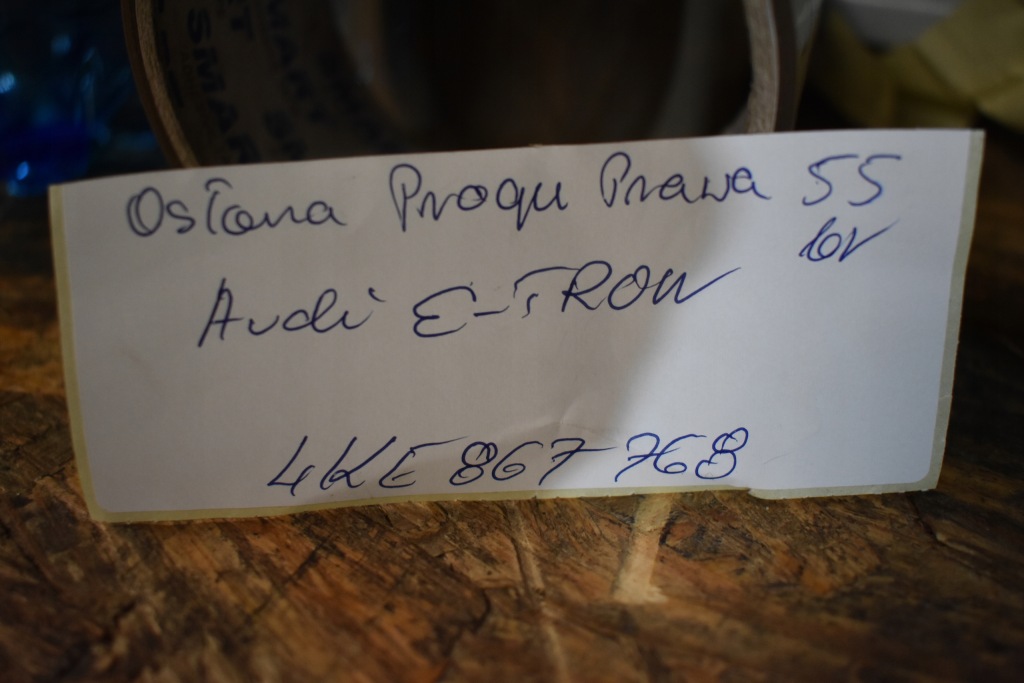 Ідеальна накладка поріг правий audi e-tron 1 Оригінал