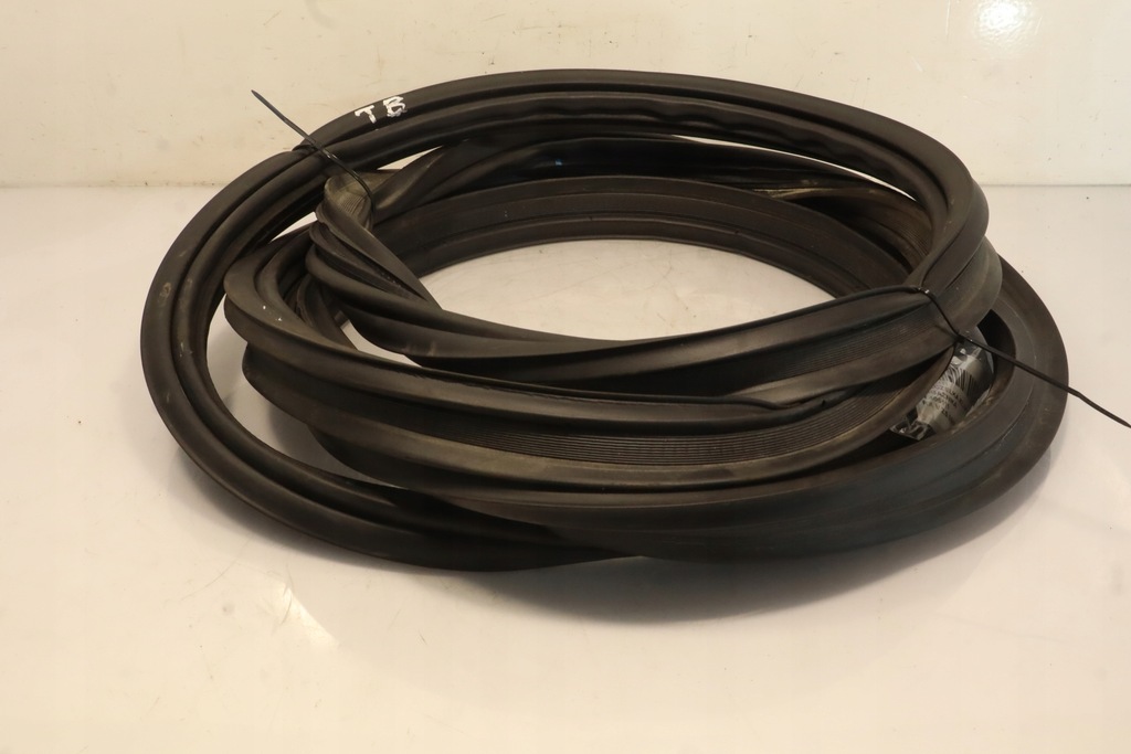 фото №1, Прокладка крышки багажника lexus rx v 350h hybrid prestige