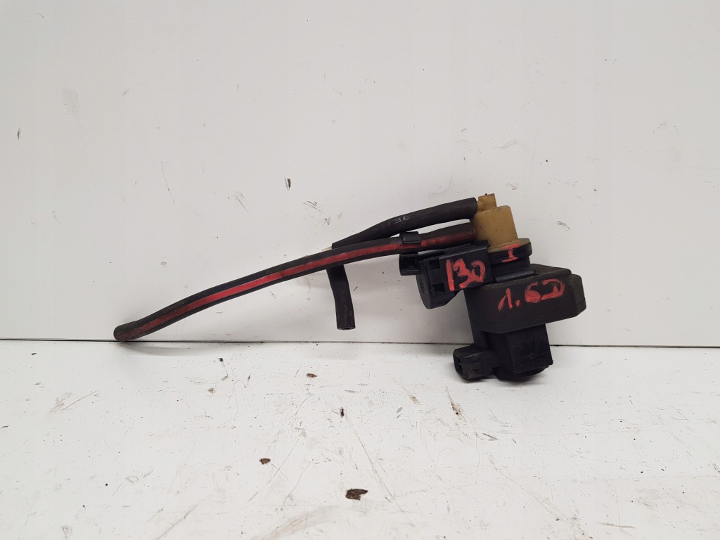 фото №1, Hyundai i30 kia ceed 1,6crdi клапан вакууму