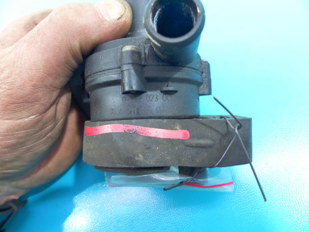 фото №4, Помпа wody mercedes r w251 a2118350364