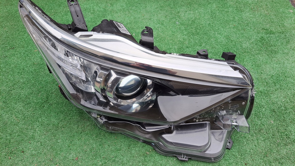 Купити Toyota auris 2 2 рестайлінг  лінза+ led фара передня