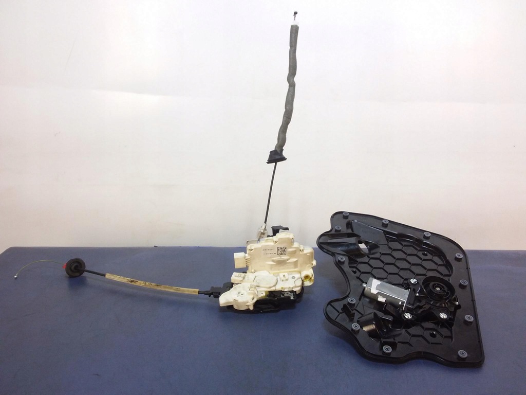 фото №4, Audi a8 d4 замок доводчик дверь перед левый 12 pin