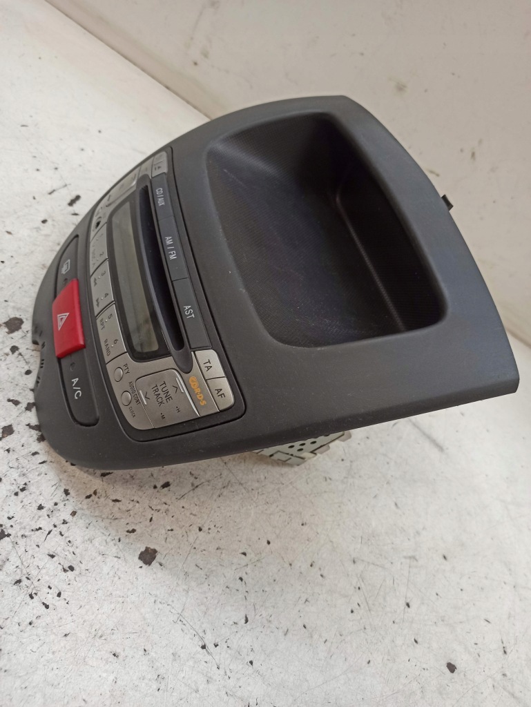 фото №4, Toyota aygo радио cd aux панель полка 86120-0h010