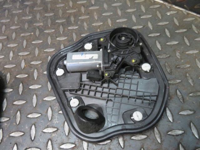 фото №1, Двигун доводчик двері audi a7 s7 4g8837004