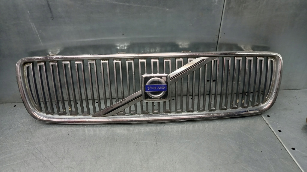 фото №1, Решітка радіатора volvo v70 ii lift 05r