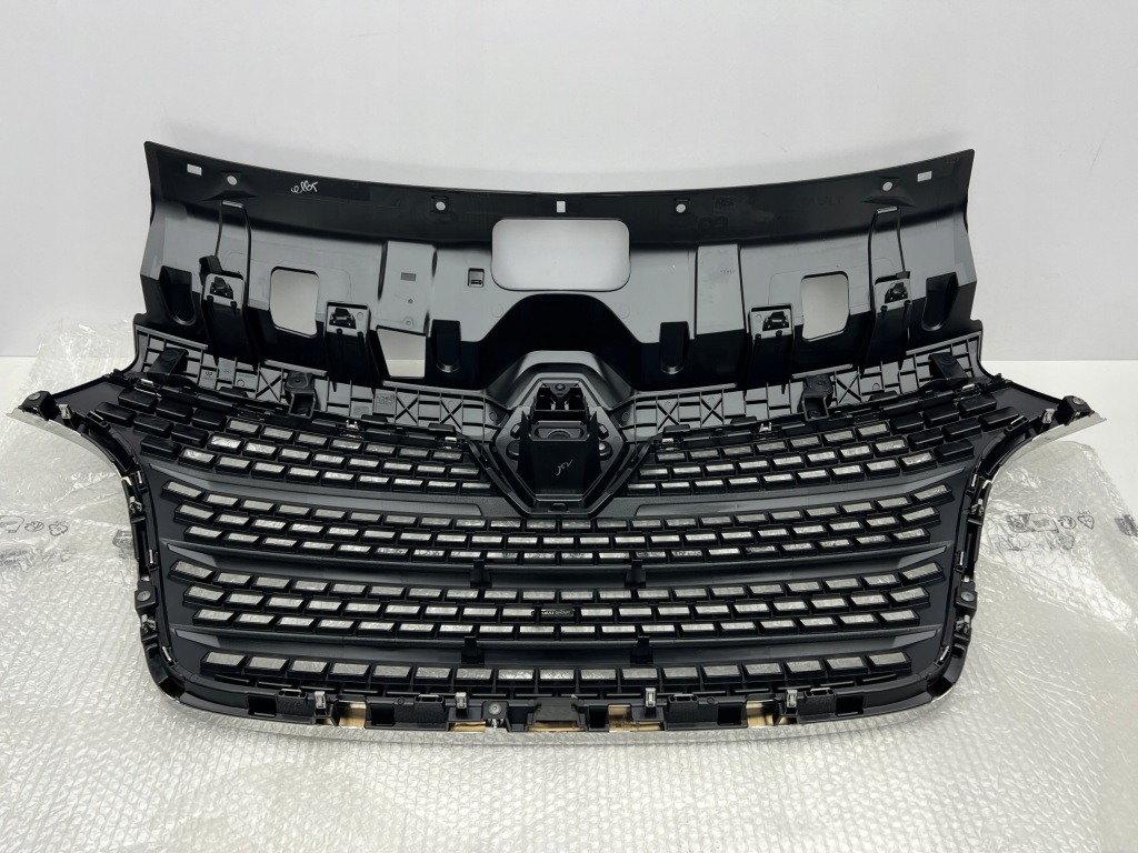 Renault master 3 рестайлінг  решітка  решітка радіатора бампера передній перед n 19-24 Зі Шроту