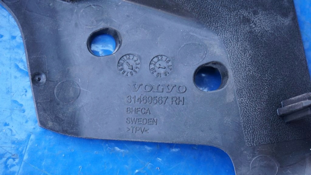 фото №13, Volvo xc40 брызговик перед правый оригинальный номер 32226807