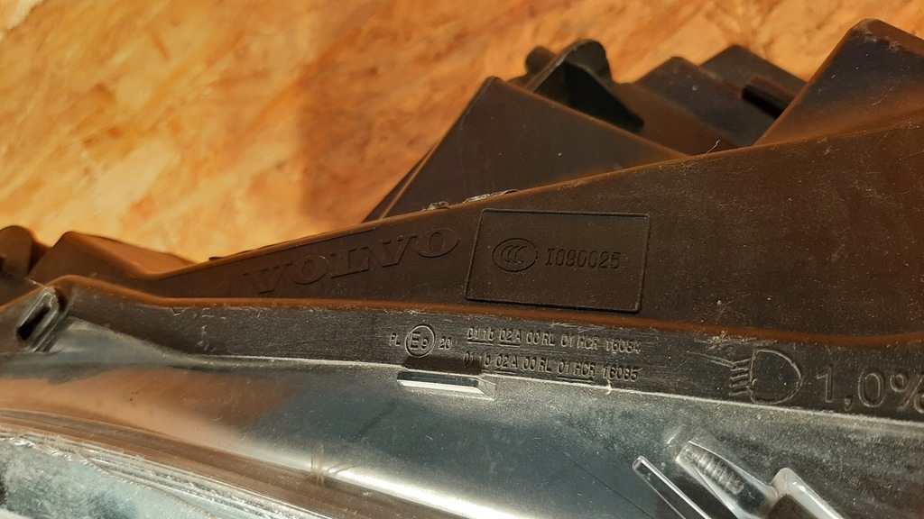 фото №12, Volvo v40 лампа full led правая перед передняя 31677019