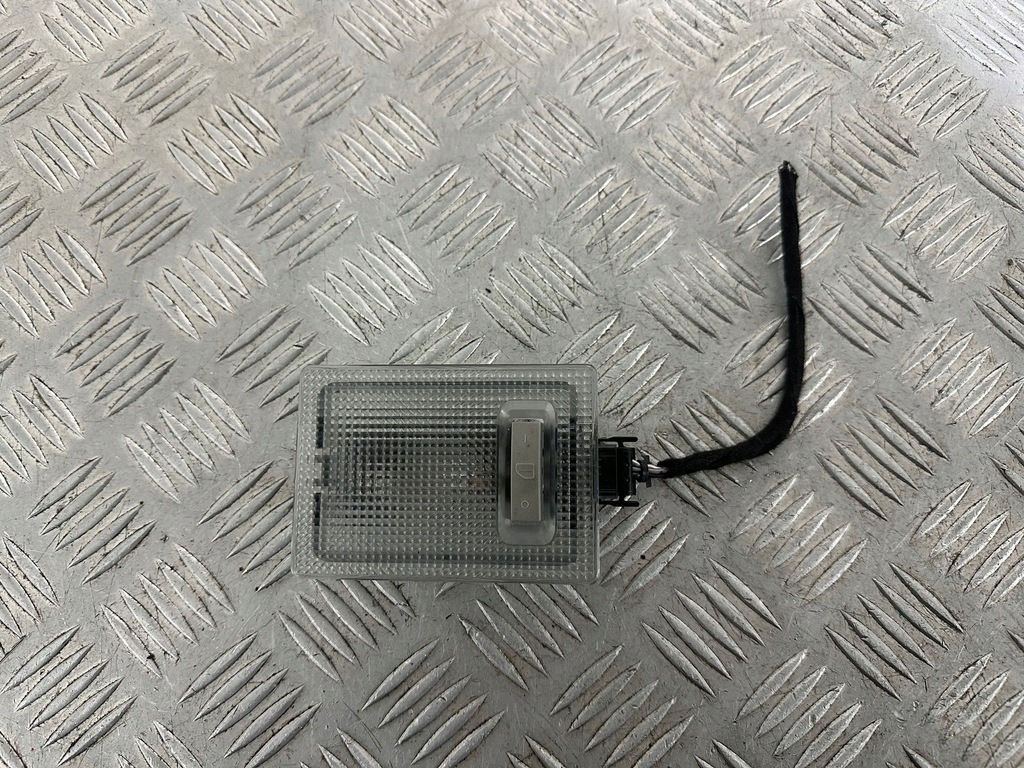 фото №1, Opel corsa d e zafira b лампа потолочный освещение салона 13126729