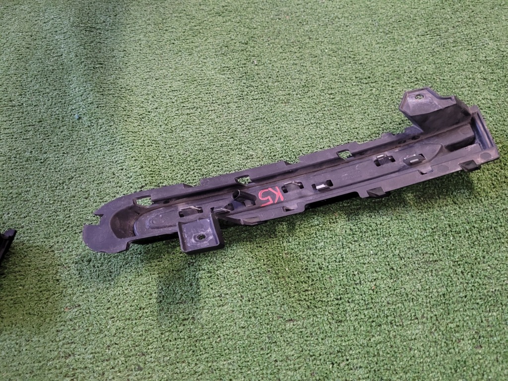 Volvo v40 lift решётка с хром заглушка бампера правая хром 31347043 oem с Разборки