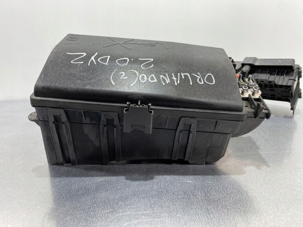 2012 chevrolet orlando коробка запобіжників комплектна 96982038 в Україні