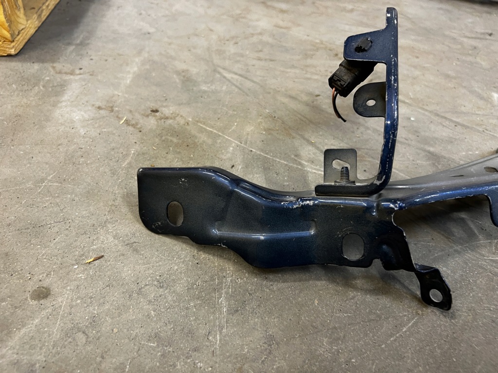 фото №3, Кронштейн кронштейн крила перед правий renault megane iv rpr terpr