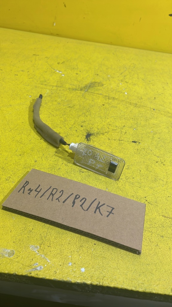 фото №3, Mazda 6 - лампа освещение салона - правый задняя