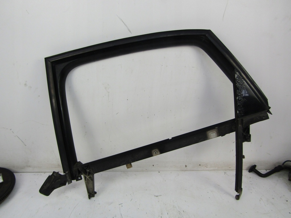 фото №1, Audi a4 b6 рамка стекло дверь задняя левая 00-04 4d 8e
