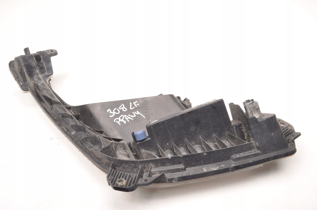 Peugeot 308 рестайлинг  фара свет led светодиодная правый  90001887 с Разборки