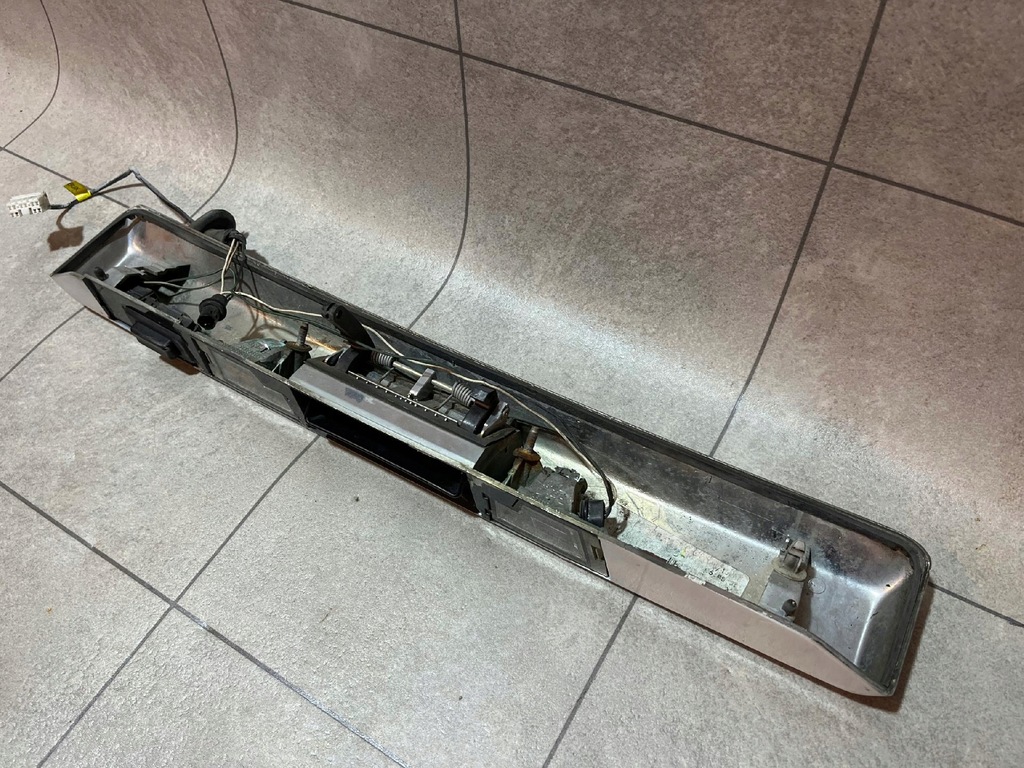 фото №9, Jeep commander xk накладка кришка багажника задня оригінал білий