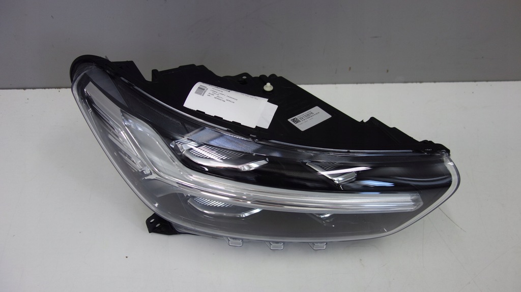 фото №2, Volvo xc40 ii лампа правая led uk rhd 32133576