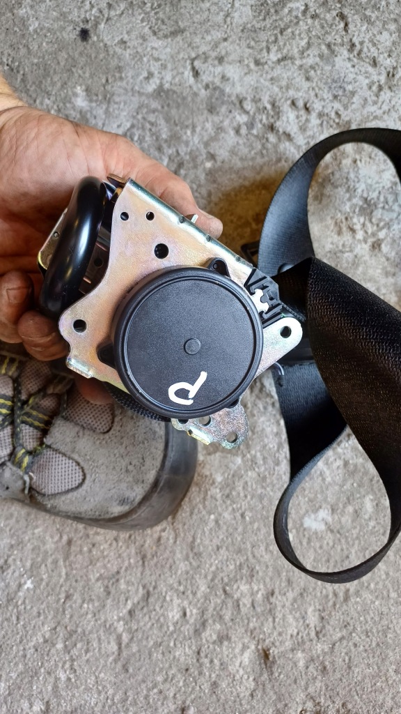 Mini cooper f55 ремень безопасности правая  перед 628900100 Доставка