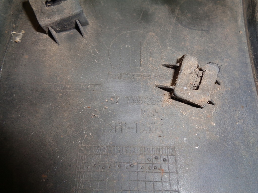 Крыло  левое  передний fiat 500x 2014- 51942127 с молдинг красный kod 831 Киев