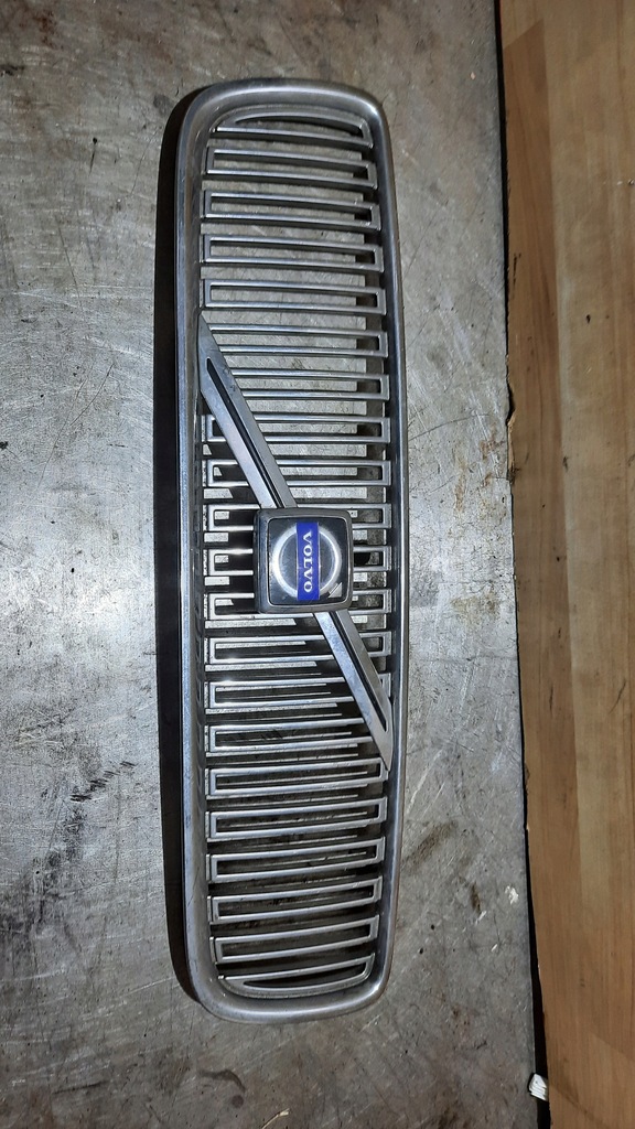 фото №1, Решітка радіатора решітка радіатора передній volvo v70 04-07 lift