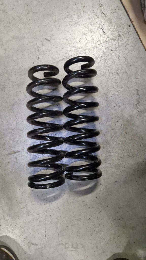 фото №1, Пружины toyota hilux 2016-2023r.
