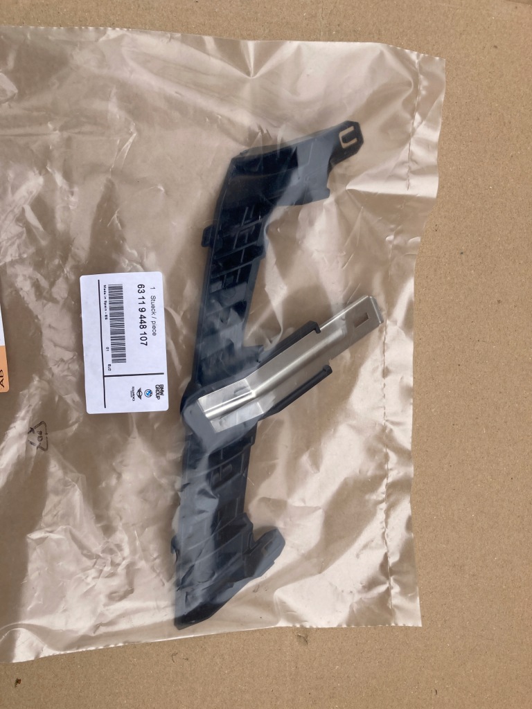 фото №1, Bmw 1 f40 кронштейн фара правый orygi.