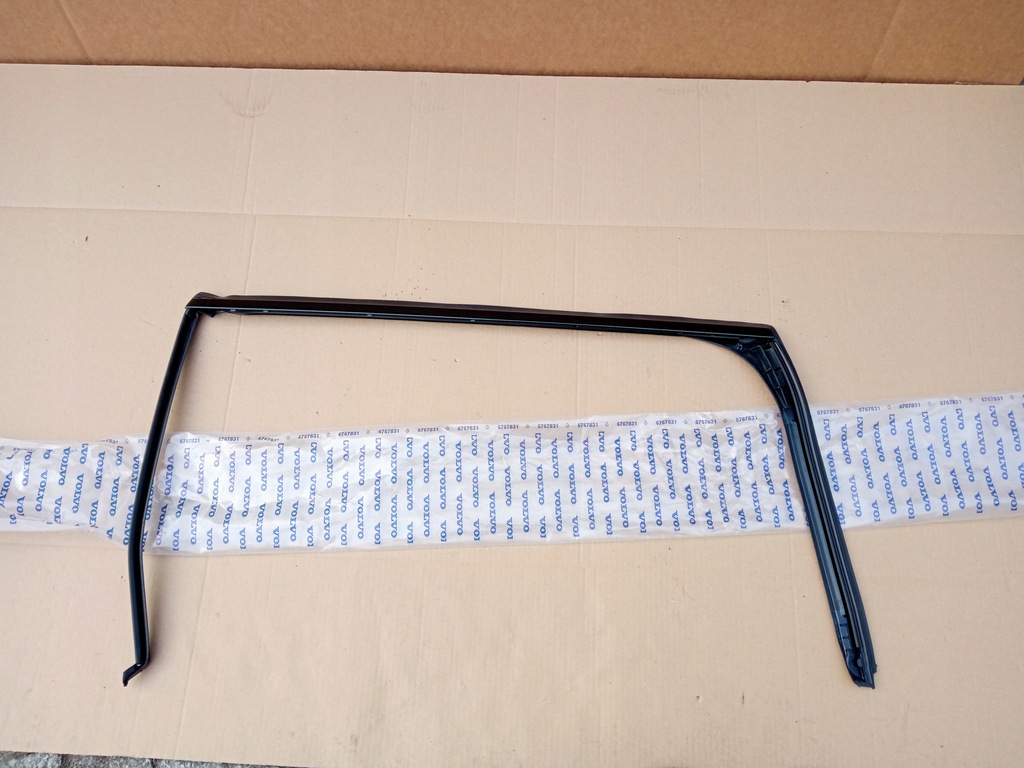 фото №1, Volvo v70 xc70 левая прокладка молдинг дверь задняя