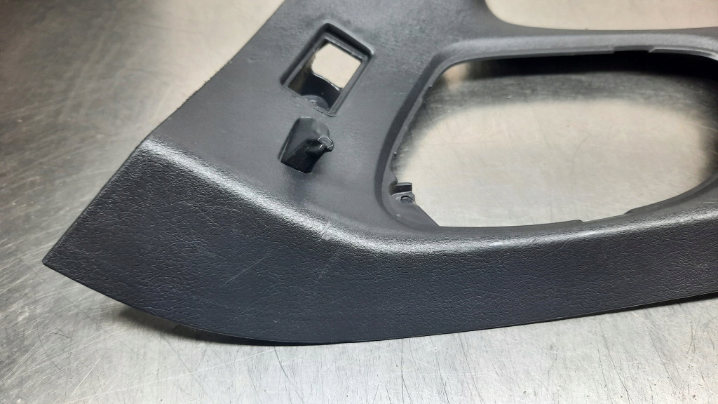 фото №8, Защита стойка багажника правая 30853470 volvo v40 00-04r