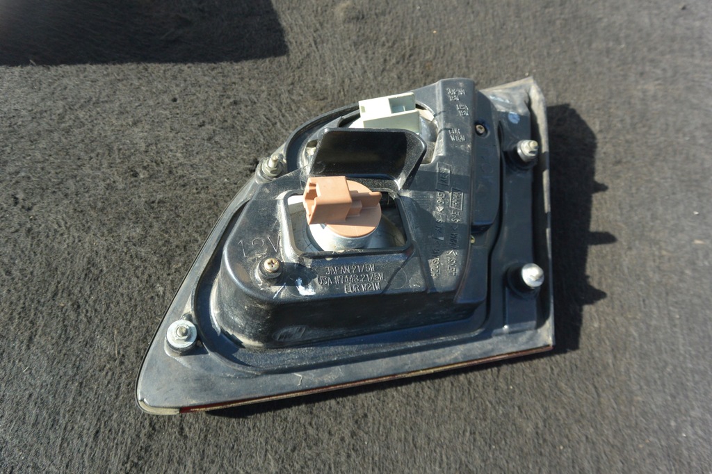 фото №6, Лампи кришки задня nissan maxima a33 00-05 ліва права