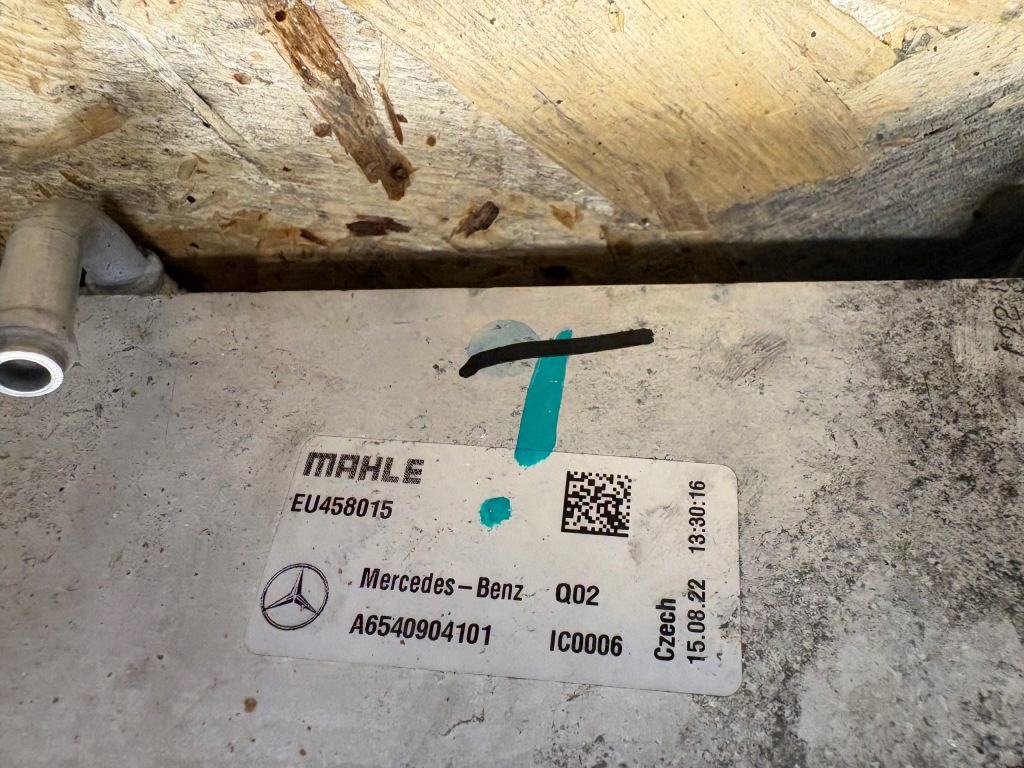 Mercedes радиатор интеркулер a6540904101 22 год Оригинал
