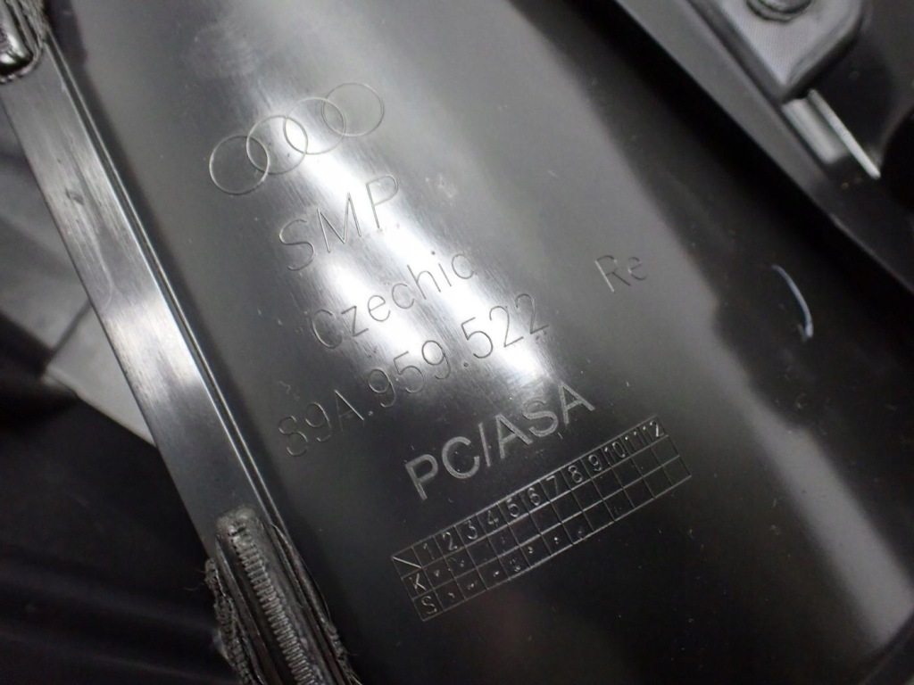 фото №10, Обшивка оббивка двері правий перед панель вікон europa audi q4 e-tron 22r