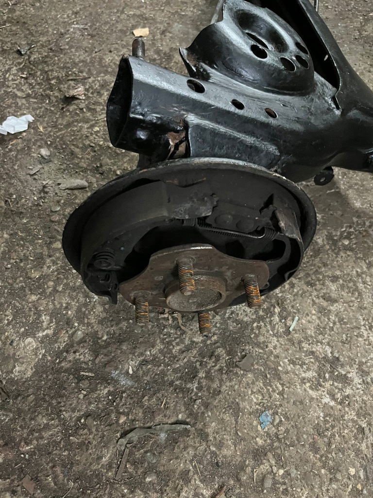 фото №10, Балка подрамник ступица датчики abs задняя toyota yaris i 2004r тормозные барабаны оригинал