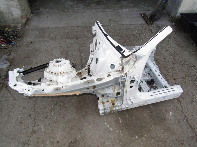 фото №1, Mercedes c w206 лівий перед чверть передня лонжерон підкрилок чашка