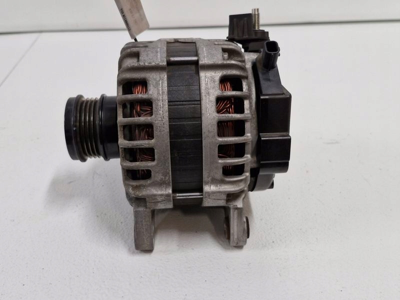 Renault twingo 3 3 рестайлинг  1.0 sce генератор 150a 231008033r Доставка