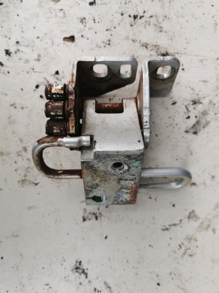 фото №1, Vw golf v 5 петля дверь передний перед 1k0831411k