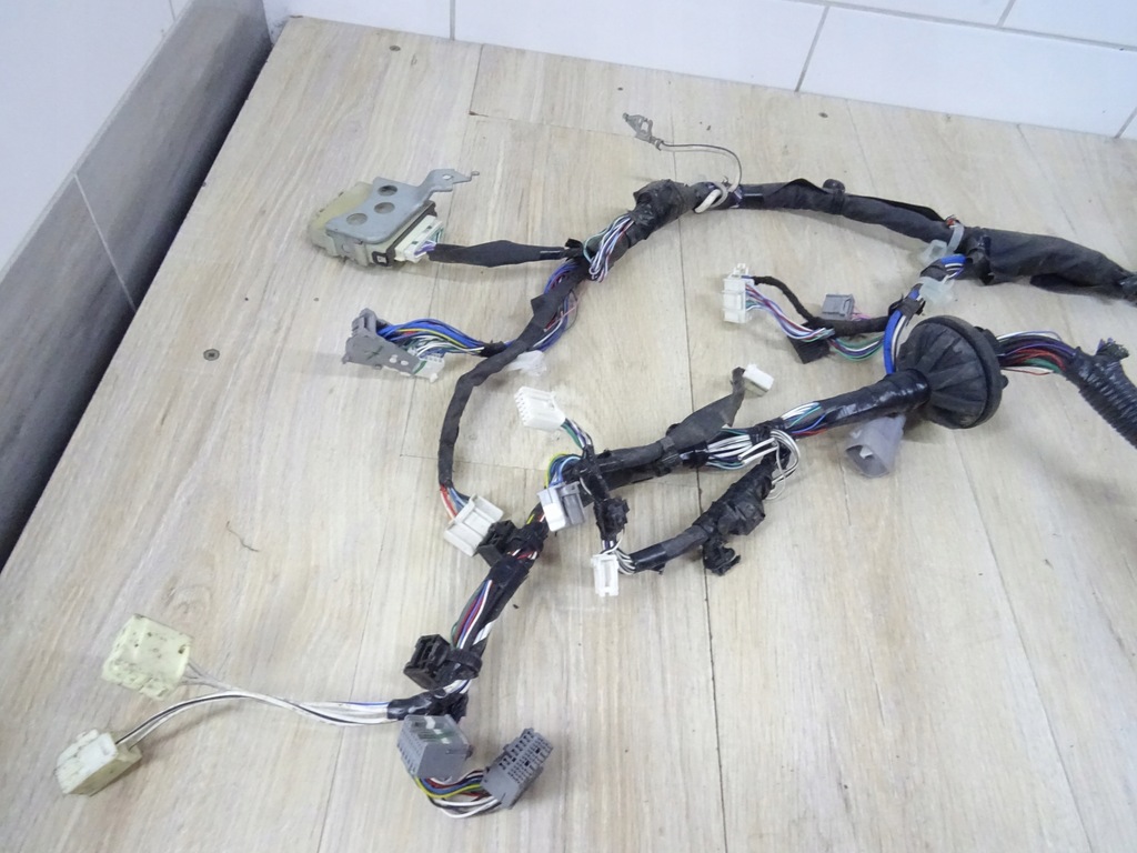 фото №8, Джгут електропроводка запобіжників + коробка auris full hybrid