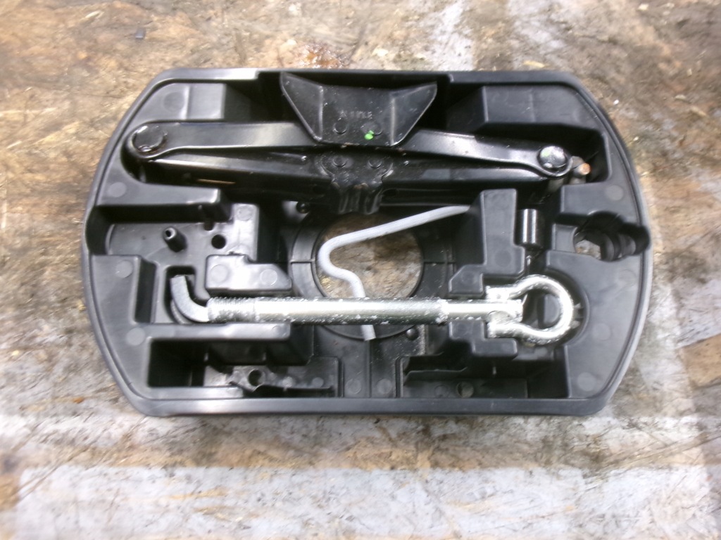 фото №1, Peugeot 308 ii t9 домкрат ключ hak вкладиш комплект