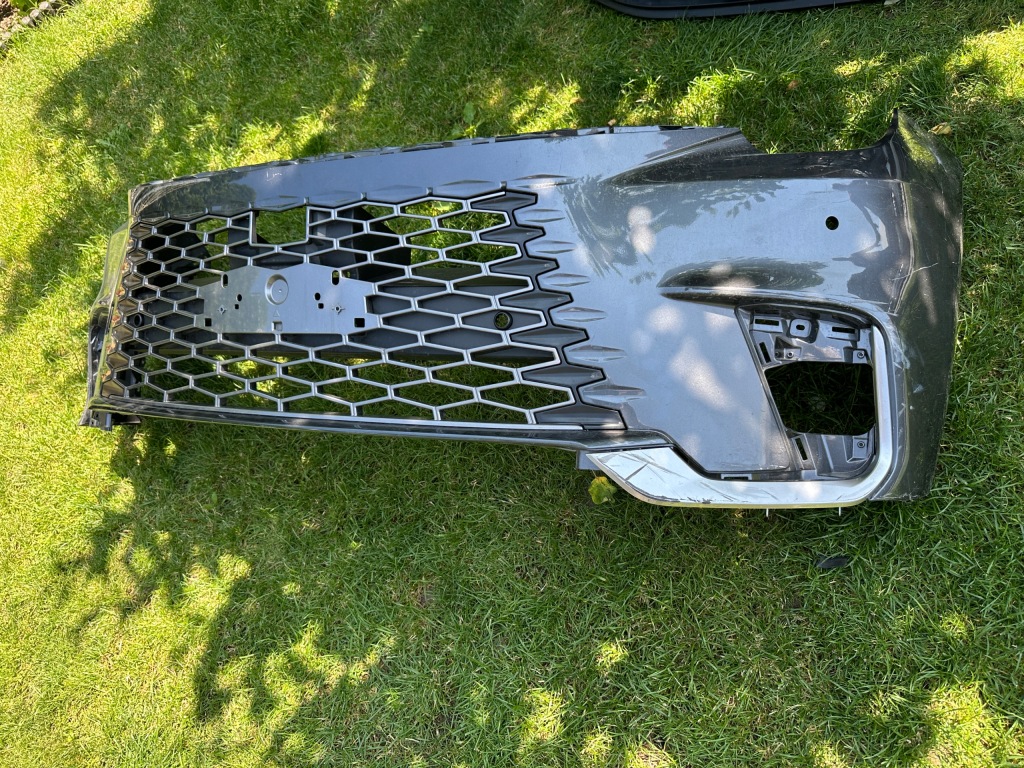 Купить Бампер передний lexus lbx 23- pdc