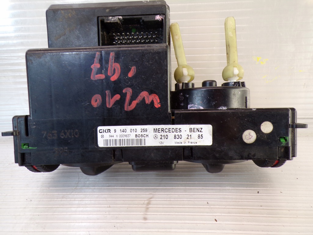 фото №6, Панель обдув кондиціонера mercedes w202 w210 2108302185