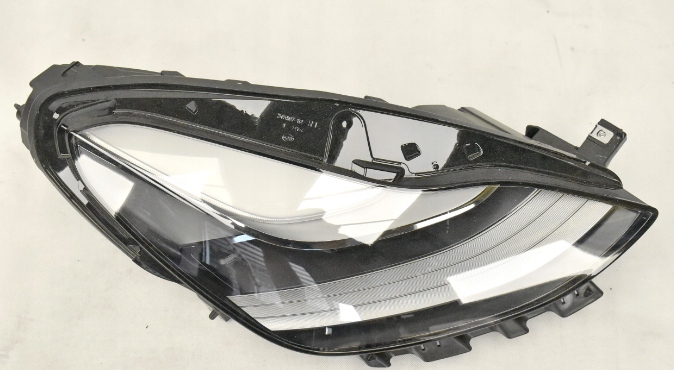фото №1, Tesla model y, 20 - лампа передня, права led