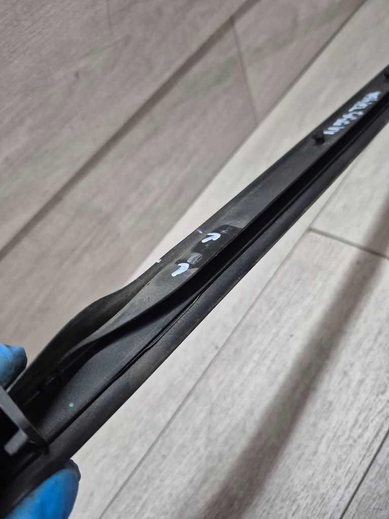 фото №6, 11533. taycan прокладка поріг двері правий перед 9j1837640