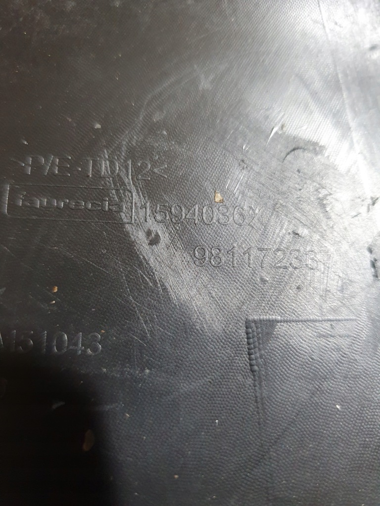 Решётка противотуманной фары бампера правый  peugeot traveler citroen jumpy 9811723377 с Разборки