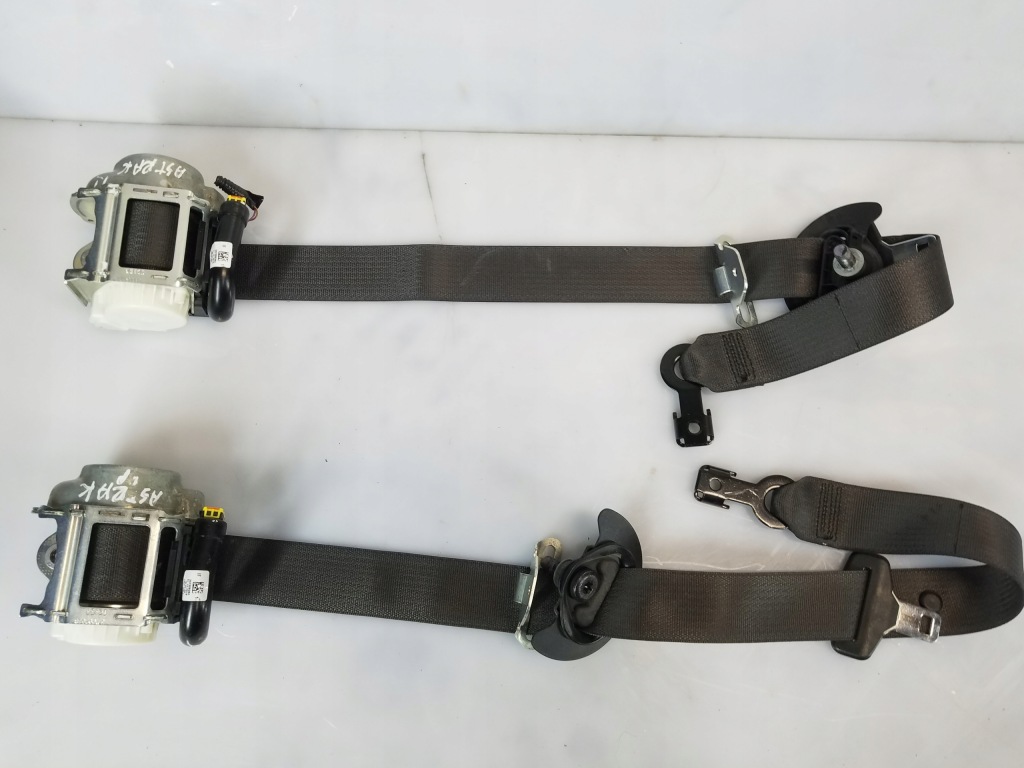 Купить Натяжитель ремень безопасности перед opel astra v k hb