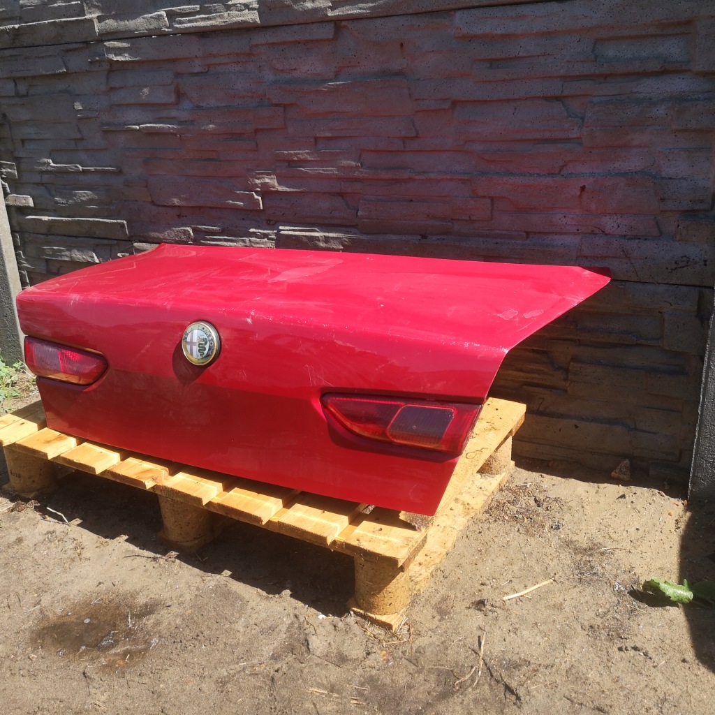 Alfa 156 крышка багажника задний  czerwona без оснащения Доставка