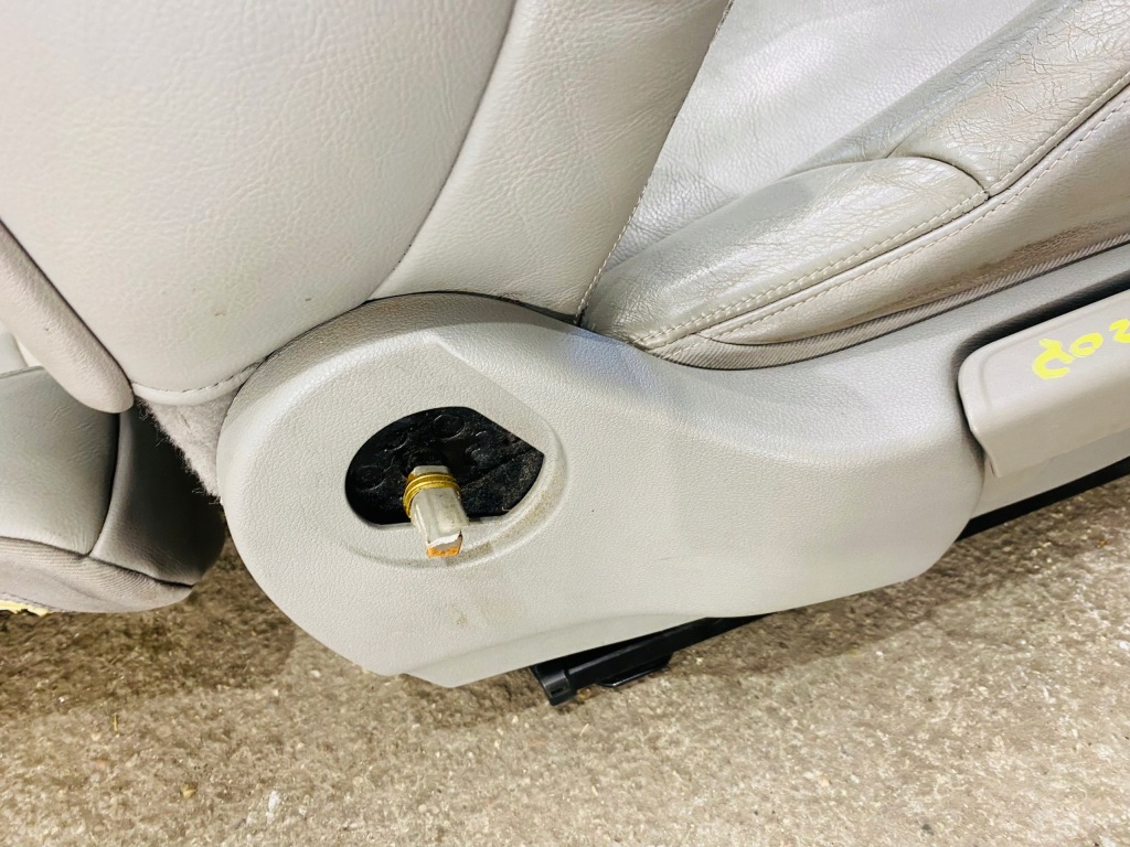 фото №9, Сидіння заднє сидіння світла шкіра шкіряний обшивки peugeot 308 cc cabrio