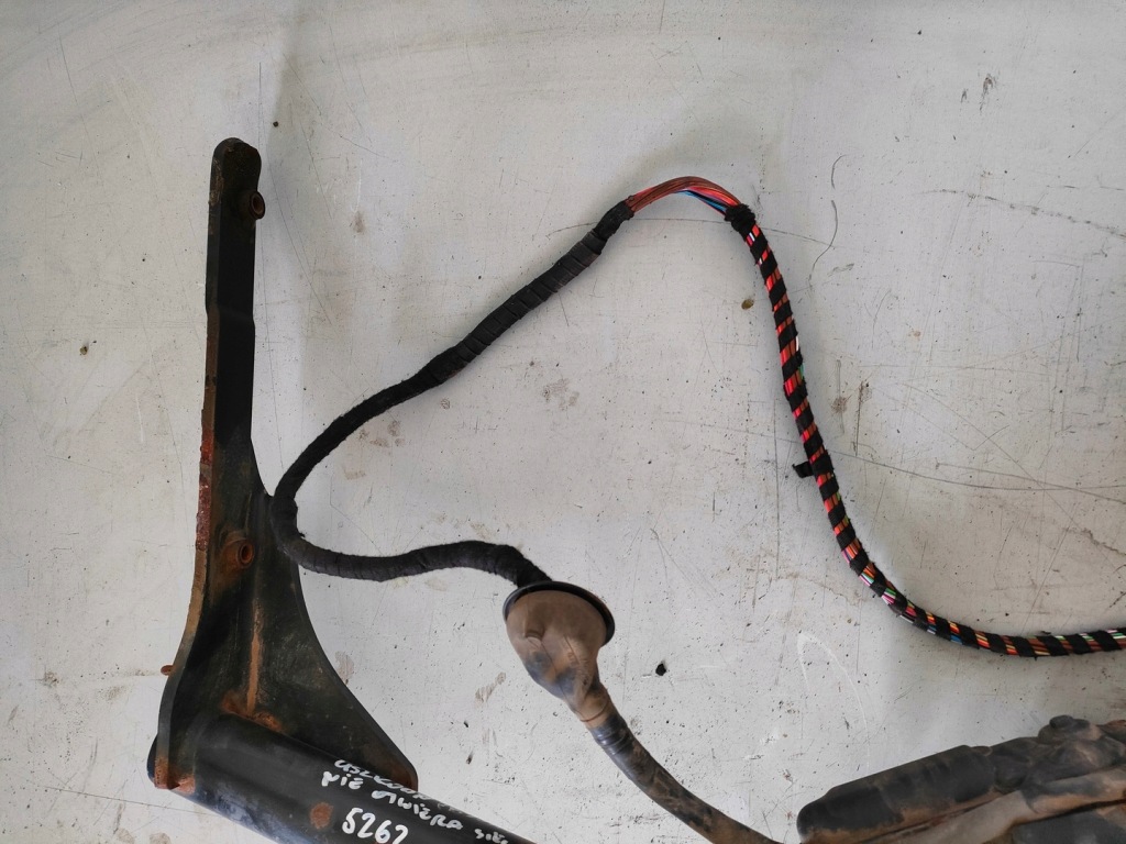 Passat b8 универсал фаркоп  буксировочный 3g9803881b Киев