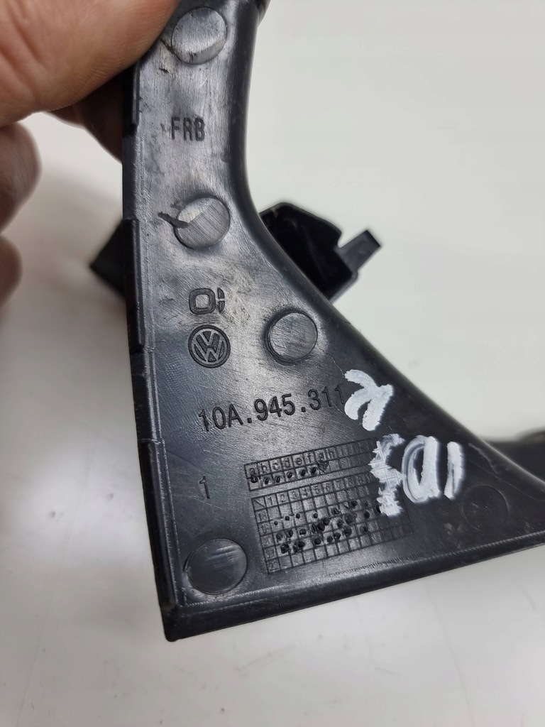 фото №5, Volkswagen id.3 2022 задняя сторона левая молдинг pod фара задняя