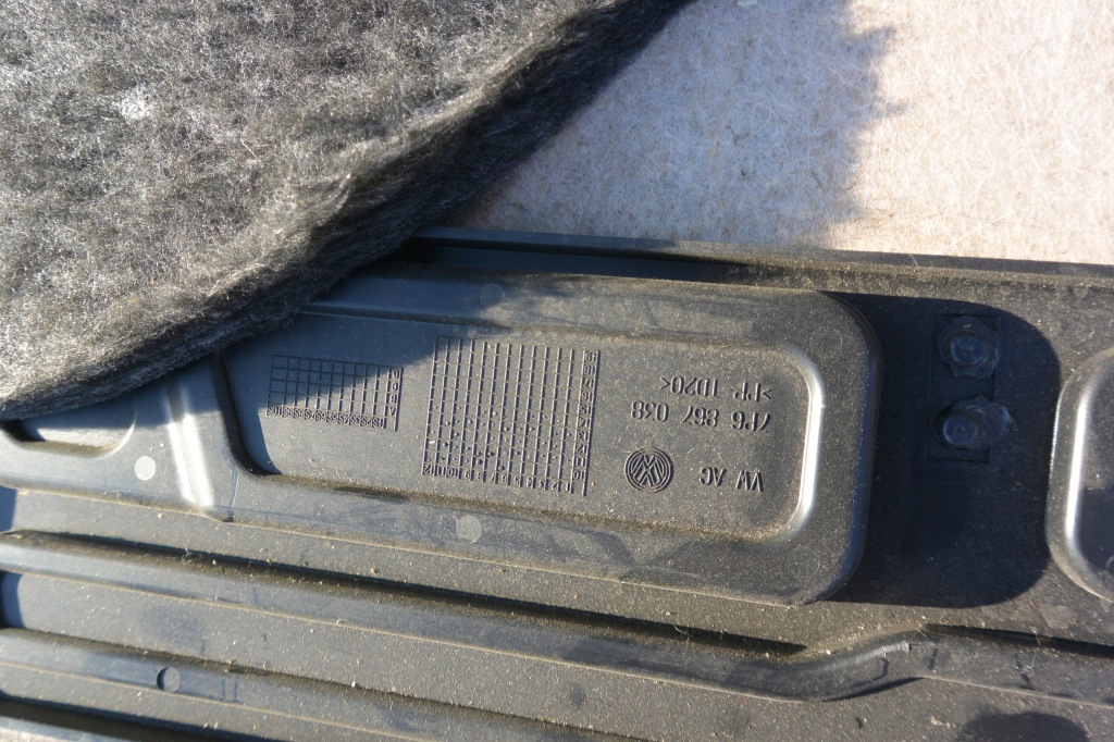 фото №11, Обшивка багажника правый задняя vw touareg 7p