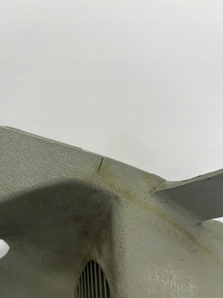 Пластик подножка защита порог стойка mercedes w124 1246880006 Киев