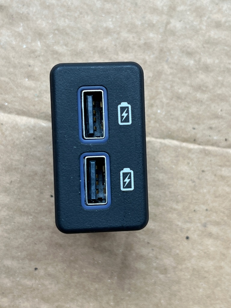 Купити 48 peugeot 508 ii роз'єм з'єднувач usb 9827093777